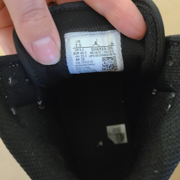 COPY - Air Jordans 1 Mid - Picture 8 of 12